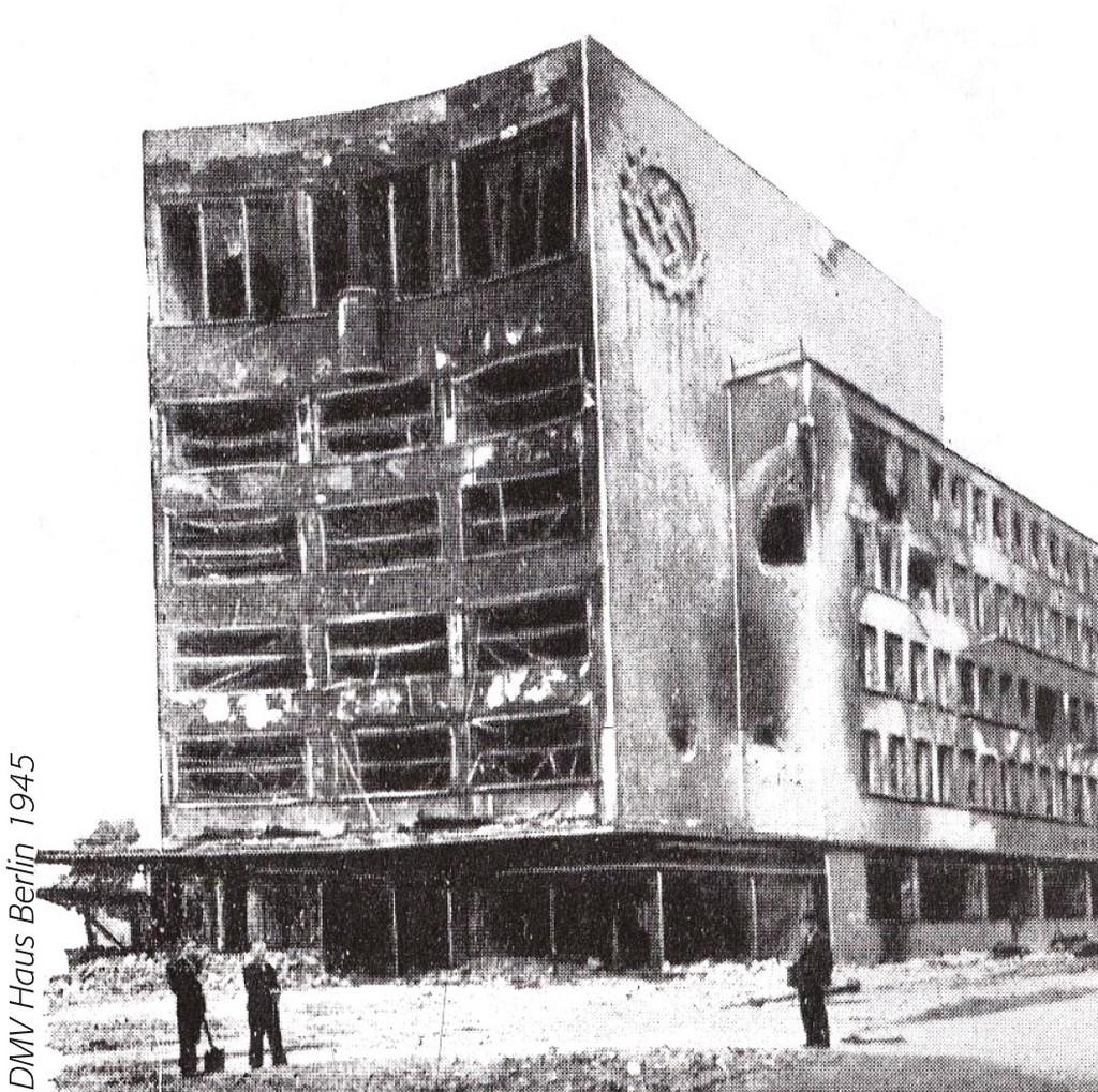 1945 nur noch eine Ruine: Das Haus des Deutschen Metallarbeiterverbands in Berlin-Kreuzberg. 