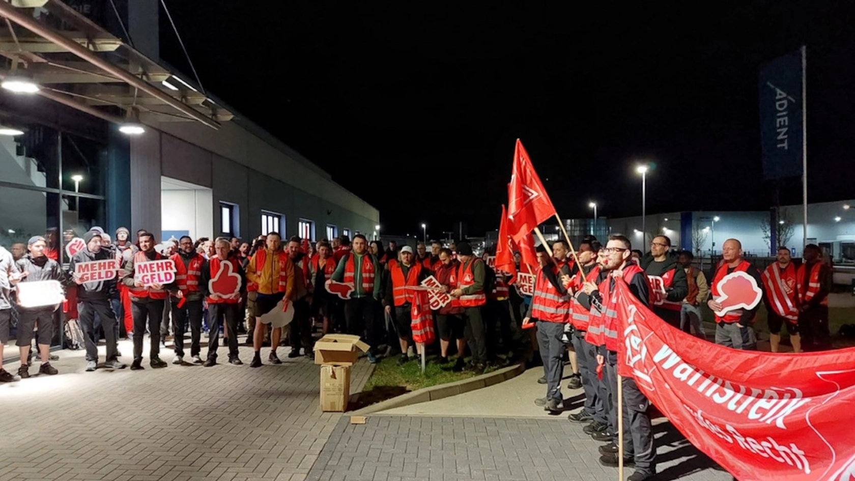 Rote Karte für Textil-Arbeitgeber