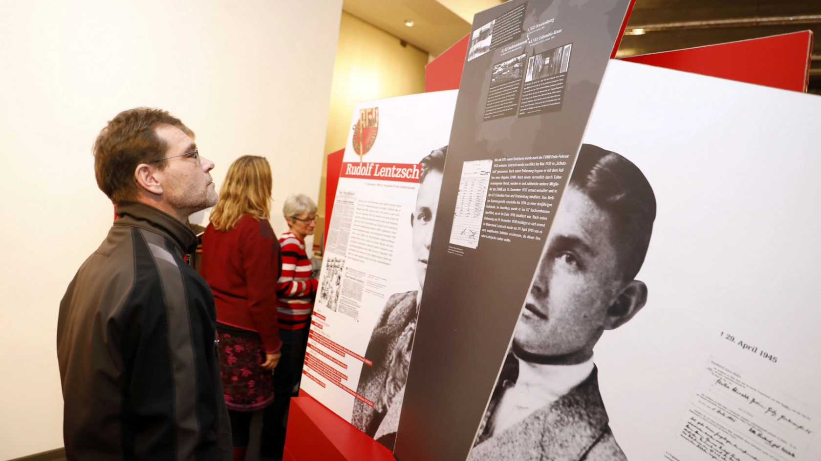 Ausstellung "Seid wachsam"