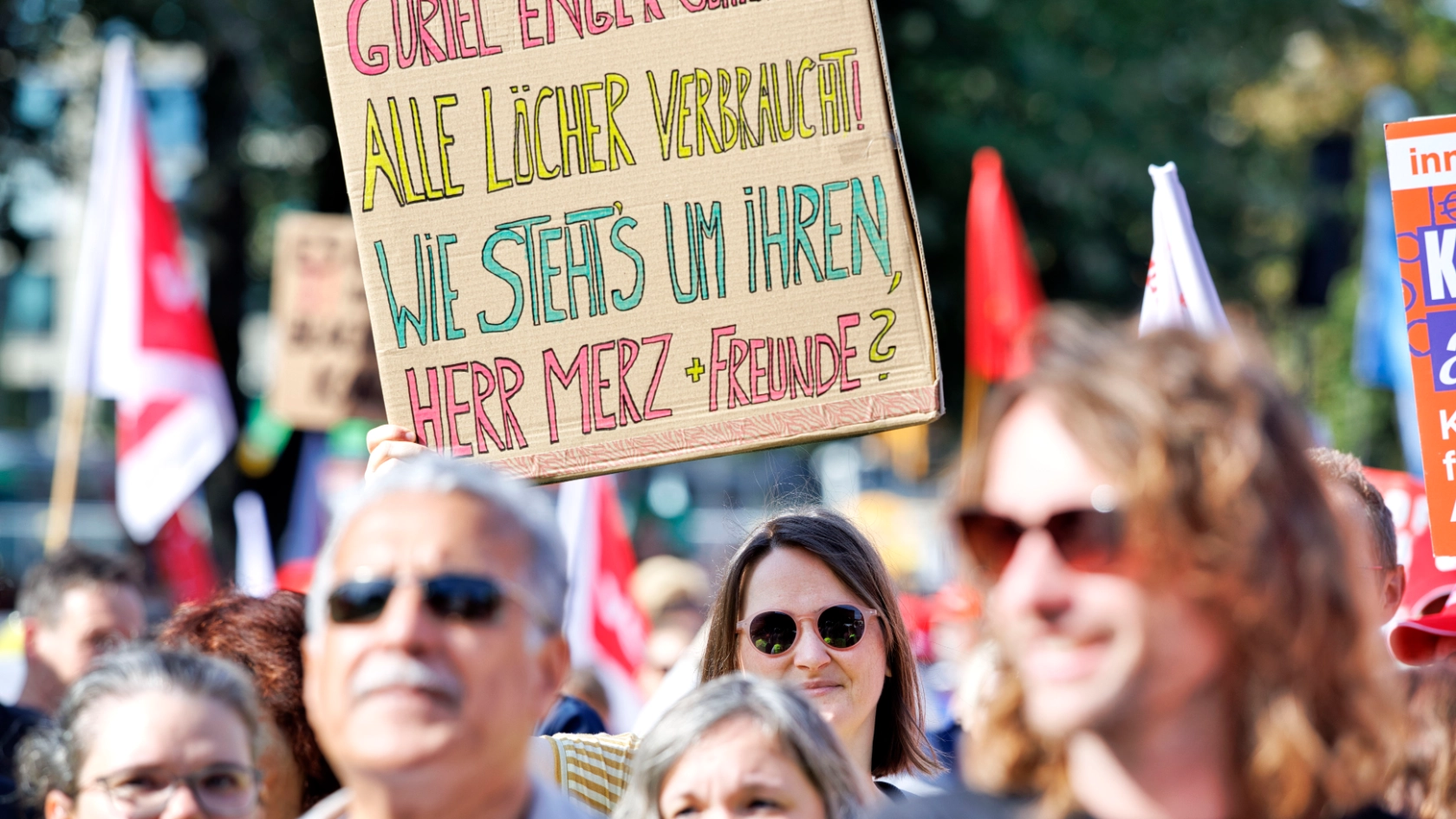 Kundgebung und Demonstration des DGB "Hart verdient! Deine Arbeit. Deine Gesundheit. Deine Rente." gegen Sozialabbau vom Berliner IG Metall Haus zum Roten Rathaus.