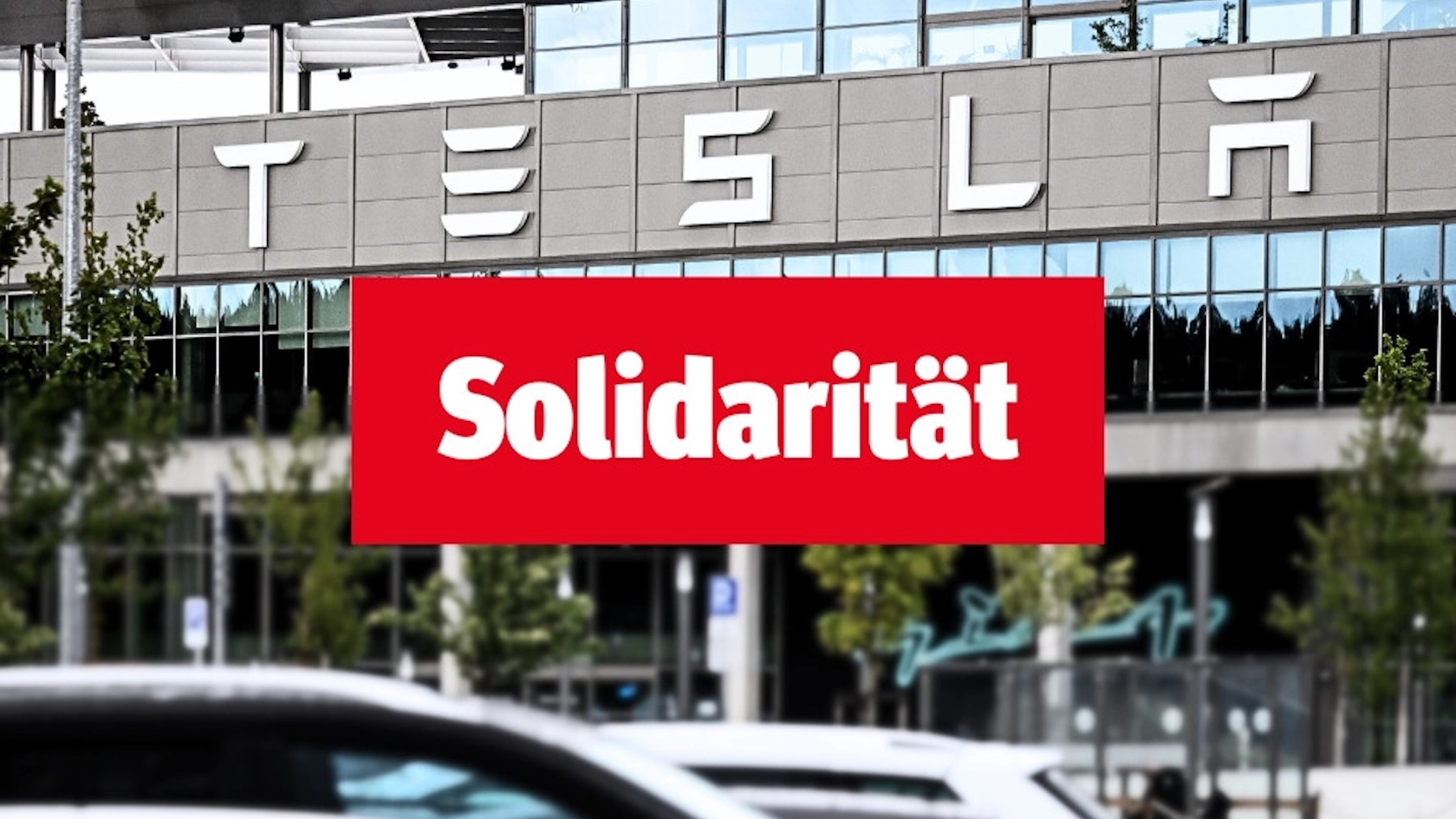 Betriebsrätinnen und Betriebsräte aus der ganzen Region zeigen sich Solidarisch mit ihren Kolleginnen und Kollegen bei Tesla in Grünheide. 