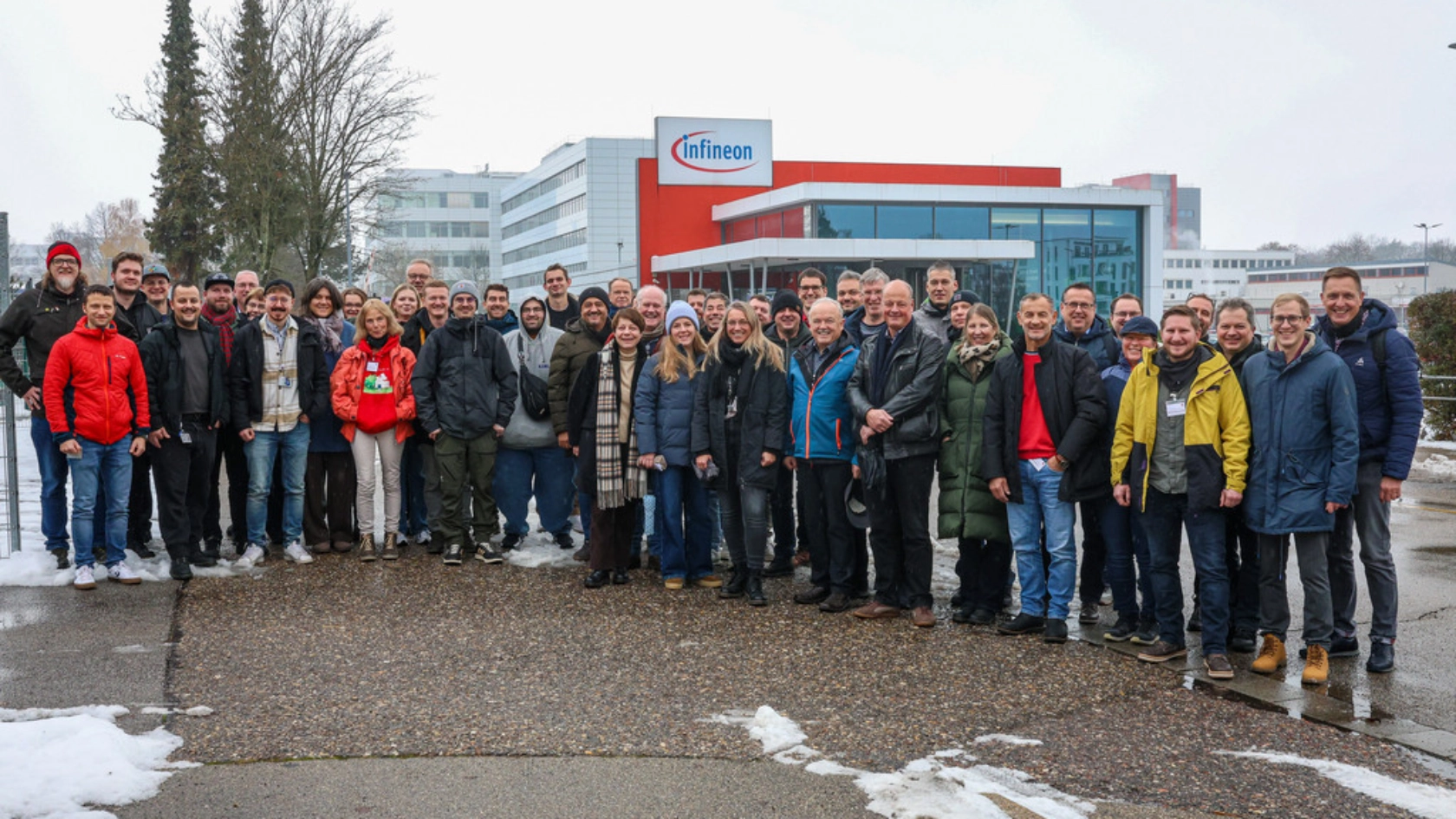 Eine Besichtigung bei Infineon in Regensburg war wichtiger Teil der Halbleitertagung.