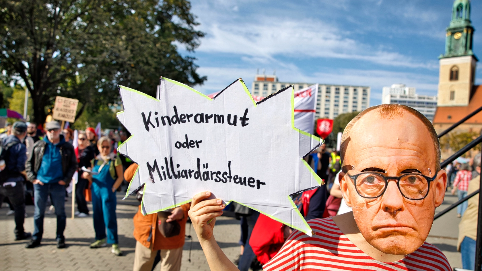 Kundgebung und Demonstration des DGB "Hart verdient! Deine Arbeit. Deine Gesundheit. Deine Rente." gegen Sozialabbau vom Berliner IG Metall Haus zum Roten Rathaus.