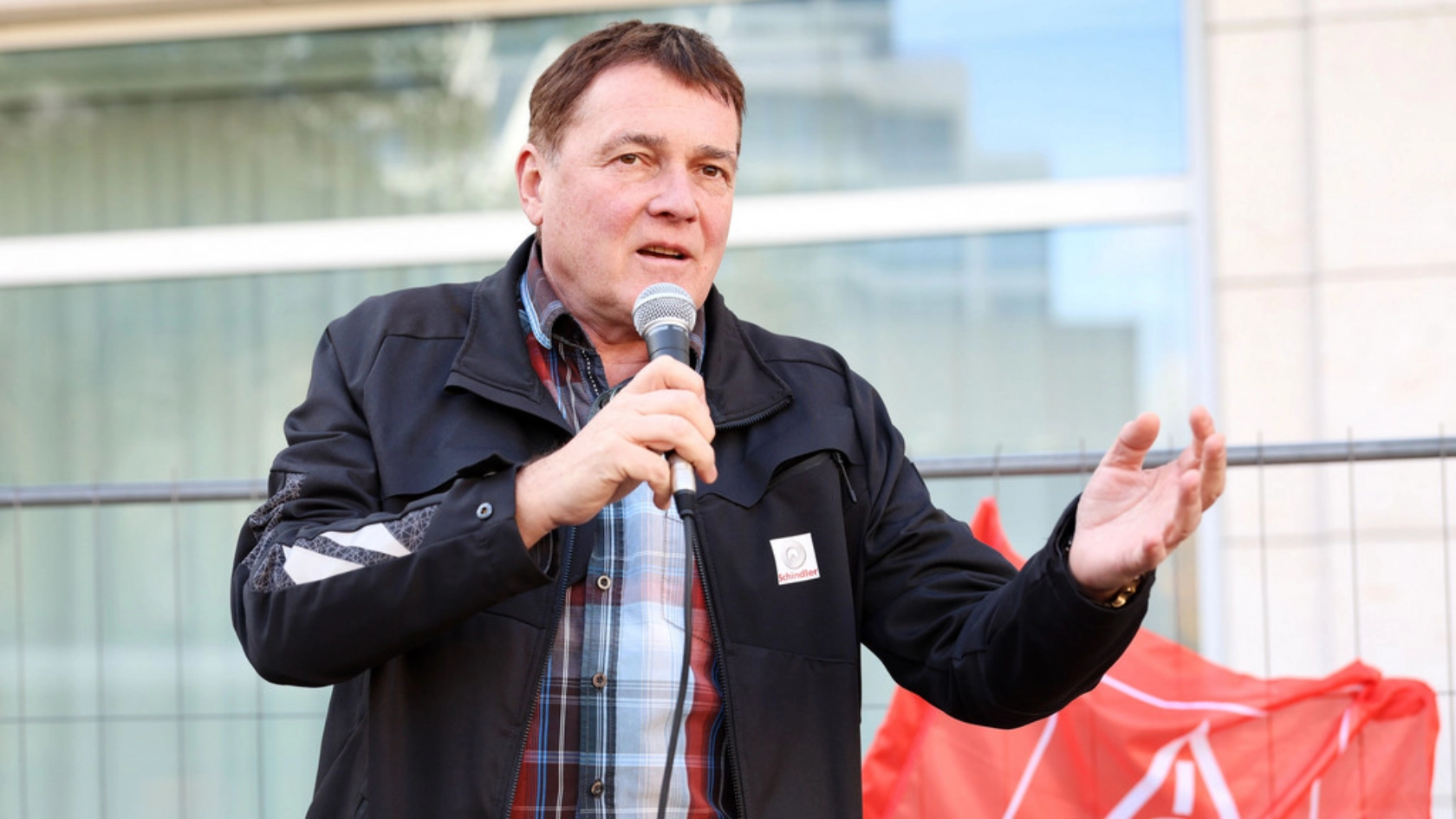 Deutliche Verbesserungen für Aufzug-Monteure erreicht
