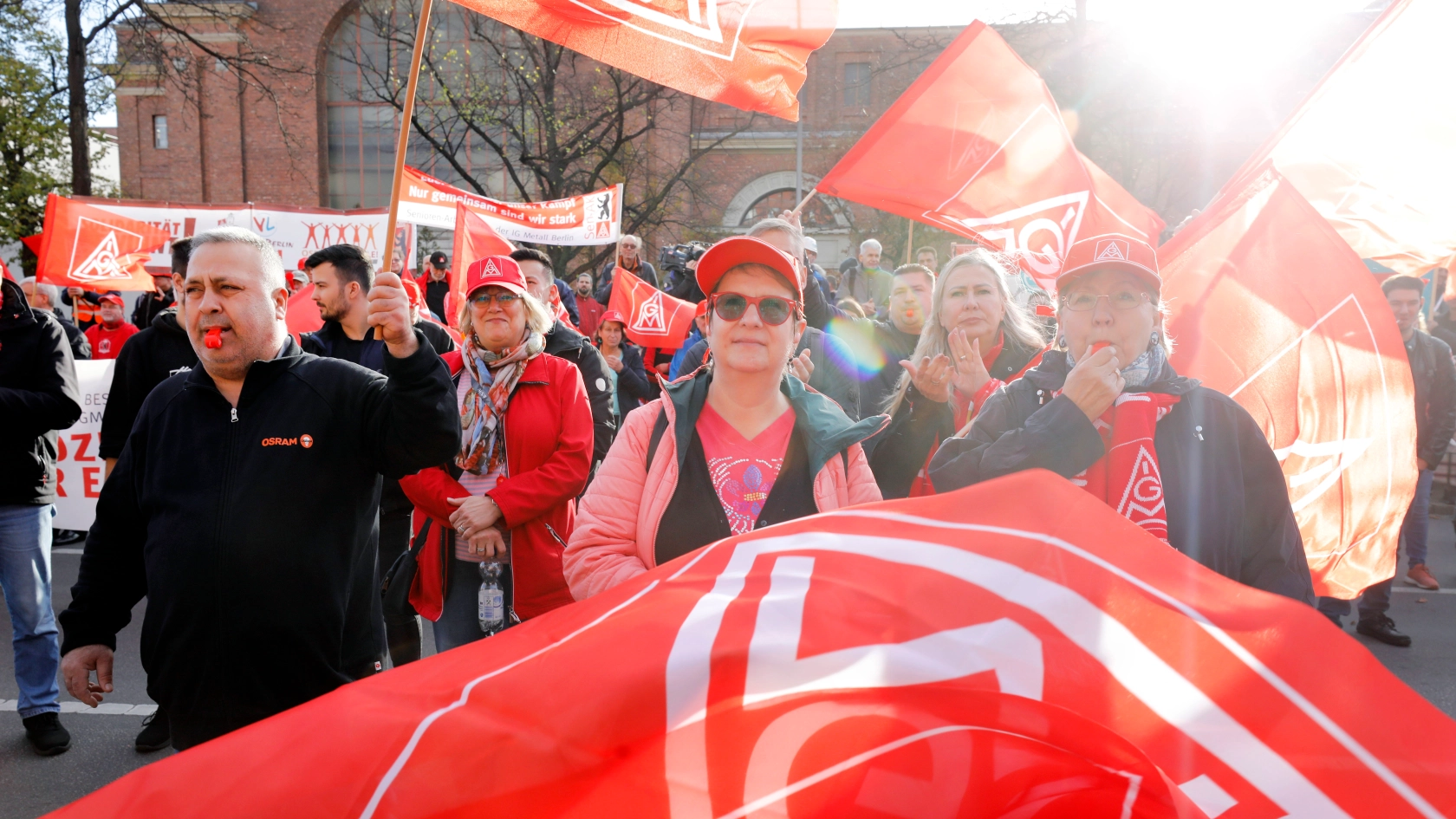 Am 08.11.2022 hat die IG Metall zu einem Warnstreik zur Metall- und Elektroindustrie-Tarifrunde 2022 in Berlin aufgerufen.