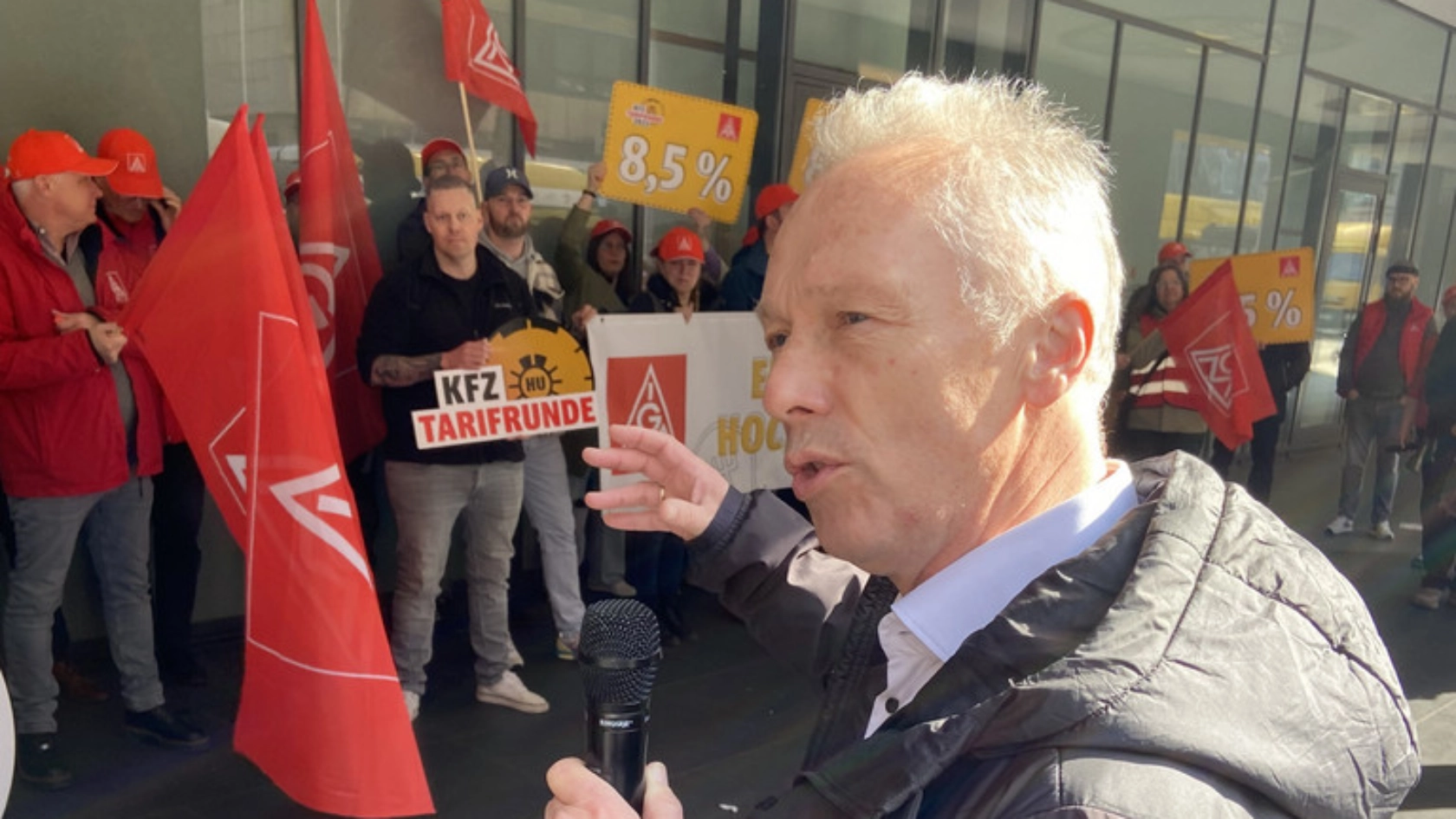 Tarifeinigung: Mehr Geld für Beschäftigte im Kfz-Handwerk im Osten