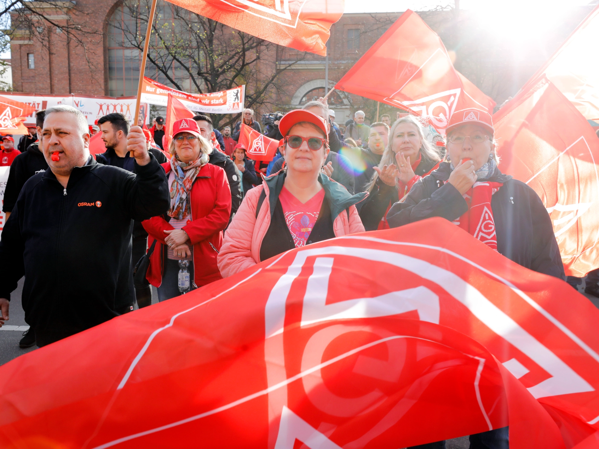 Am 08.11.2022 hat die IG Metall zu einem Warnstreik zur Metall- und Elektroindustrie-Tarifrunde 2022 in Berlin aufgerufen.