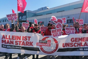Rote Karte für Textil-Arbeitgeber