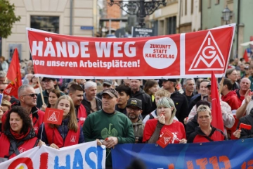 Zukunft statt Kahlschlag: Beschäftigte machen Druck für starke Autoindustrie 