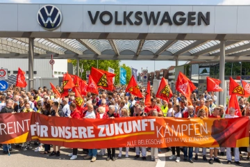 Sicherheit für VW-Arbeitsplätze: Beschäftigte demonstrieren gegen Kahlschlagspläne