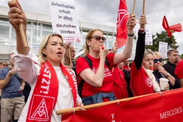 Jetzt reicht’s: Mercedes-Beschäftigte tragen Protest auf die Straße 