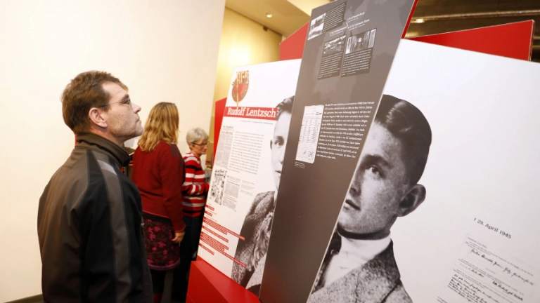Ausstellung "Seid wachsam"