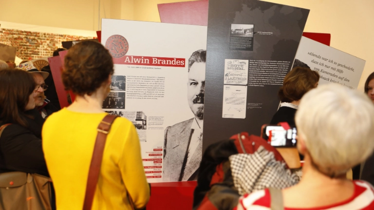 Ausstellung "Seid wachsam"