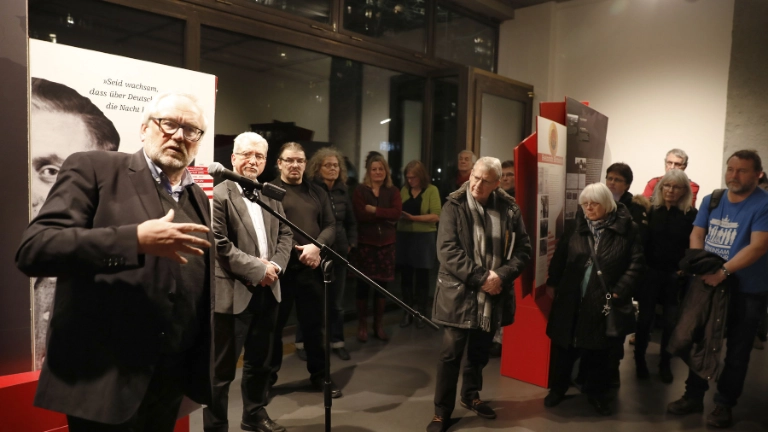 Ausstellung "Seid wachsam"