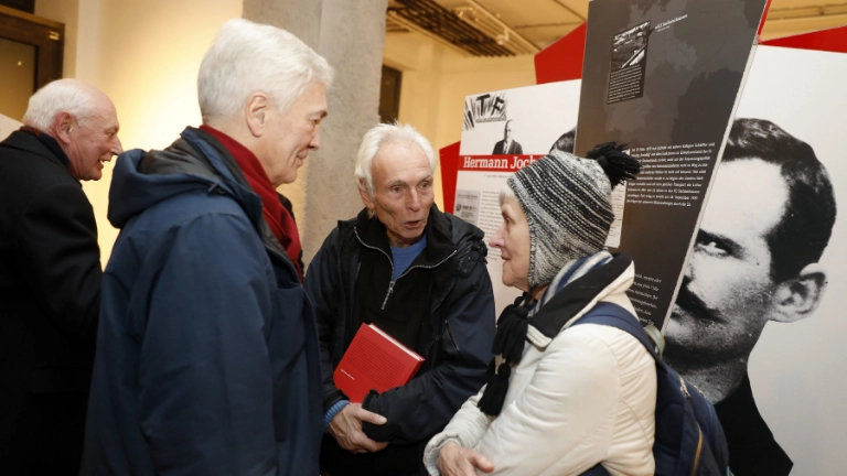 Ausstellung "Seid wachsam"