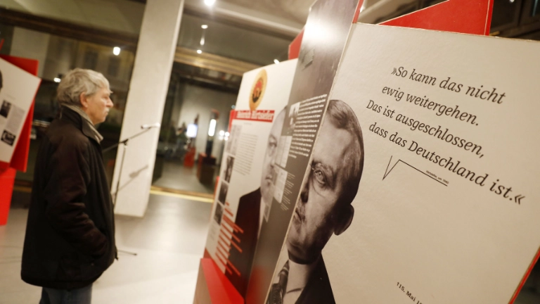 Ausstellung "Seid wachsam"
