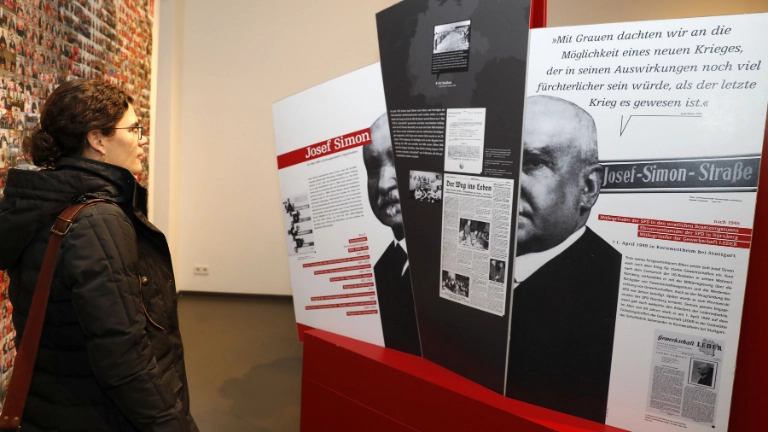 Ausstellung "Seid wachsam"