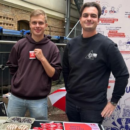 Die IG Metall heißt alle neuen Studis herzlich Willkommen am Campus! 
