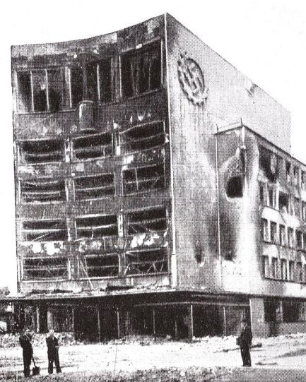 1945 nur noch eine Ruine: Das Haus des Deutschen Metallarbeiterverbands in Berlin-Kreuzberg. 